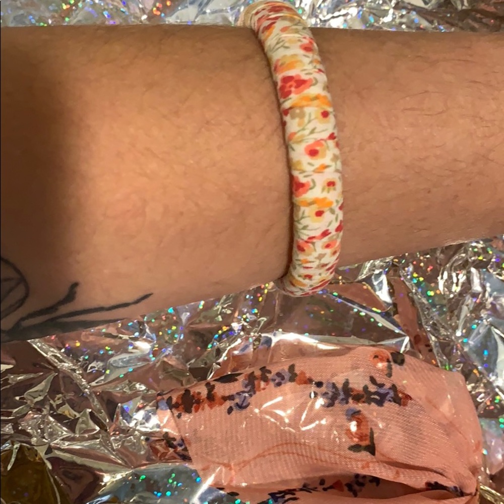 Spring floral bracelet bundle - Picture 4 of 6